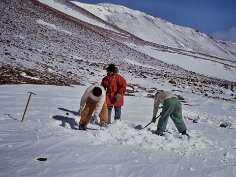 1977-164-B-Miller-G-Claridge-D-Cowie-preparing-the-tent-site-at-Koenig-Valley.jpg