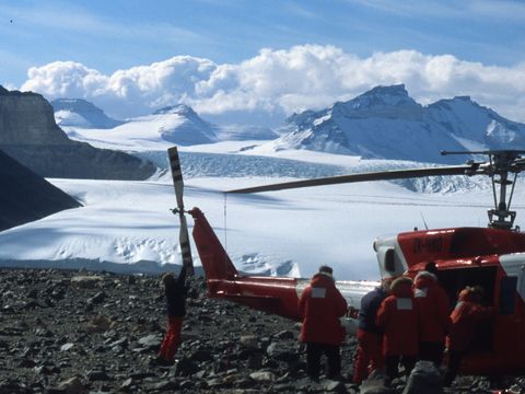 1999-DEC-208-Beacon-Valley-departure-and-unknown-US-biologists.jpg