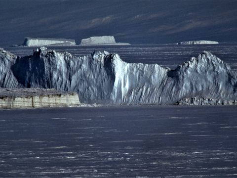 1992-161-Iceberg-near-shore-at-Marble-Point.jpg