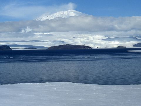 1998-106-View-Mt-Erebus-across-McMurdo-Sound.jpg
