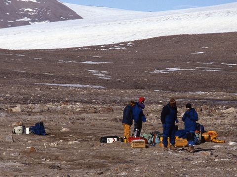 1994-053-Unnamed-people-at-Marble-Point-camp-site-to-establish-a-chemical-weathering-experiment.jpg